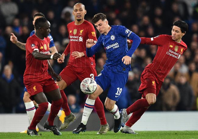 NBA勇士与篮网展开季后赛激烈对决